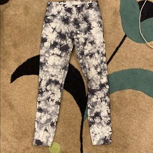Lululemon size 6 shibori leggings 7/8